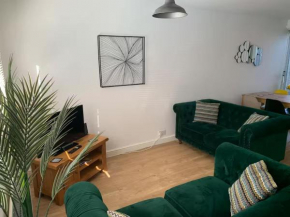 Beautiful 2-Bed House in Portsmouth